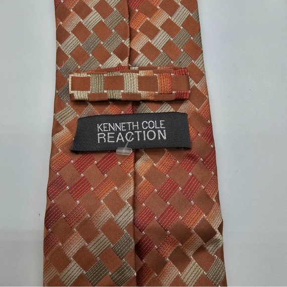 Kenneth Cole Reaction Men's Tie, 100% Silk, Hand made - Picture 2 of 7